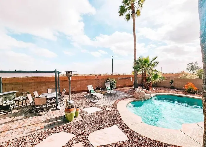 Villa Luxury Pool Home! Amazing Back Yard Oasis Avondale