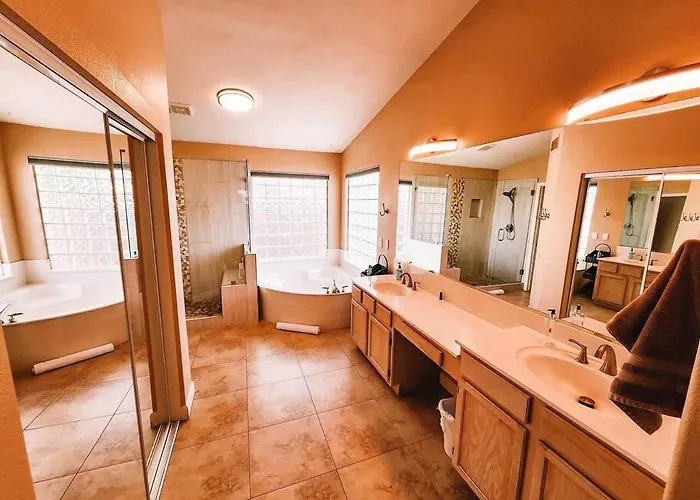 Luxury Pool Home! Amazing Back Yard Oasis * Avondale