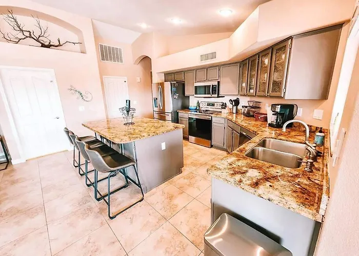 Villa Luxury Pool Home! Amazing Back Yard Oasis Avondale